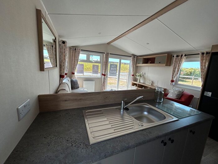 2 Bedroom Mobile/park Home For Sale In Hythe Road, Dymchurch, Romney Marsh, TN29