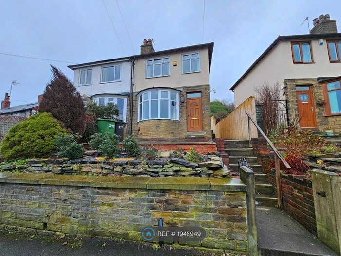 2 Bedroom Semi-Detached House To Rent In Cross Lane, Huddersfield, HD4