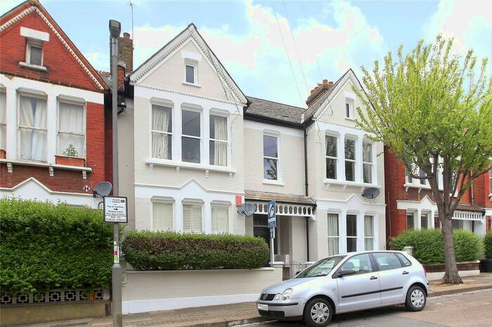 2 Bedroom Flat To Rent In Lynn Road, London, SW12