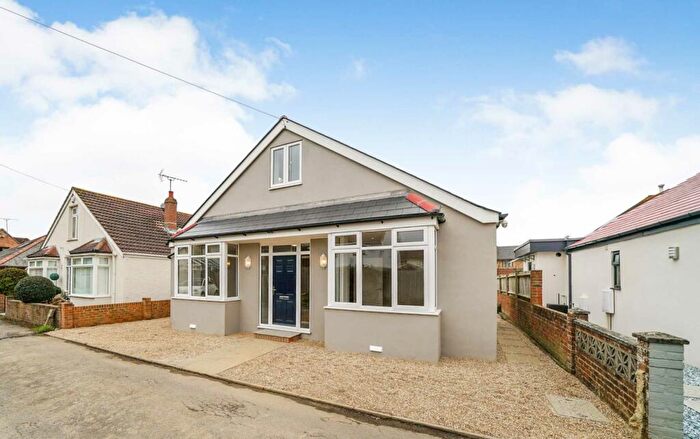 3 Bedroom Chalet To Rent In Queens Gardens, Chichester, PO19