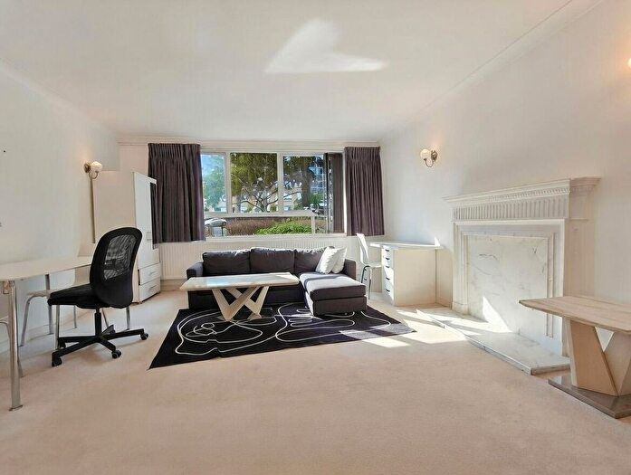 3 Bedroom Flat To Rent In High Mount, Hendon, London, NW4