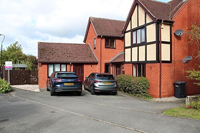 4 Bedroom Detached House For Sale In Hogarth Road, Leicester., LE4