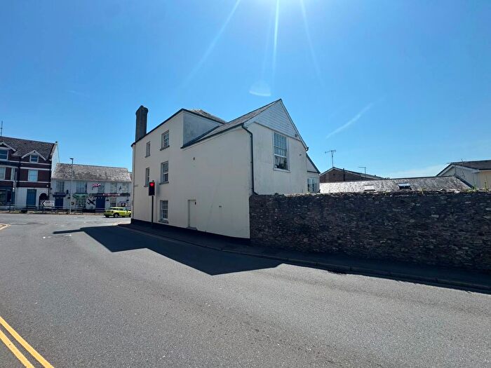 1 Bedroom Flat To Rent In Globe Court, Honiton, EX14