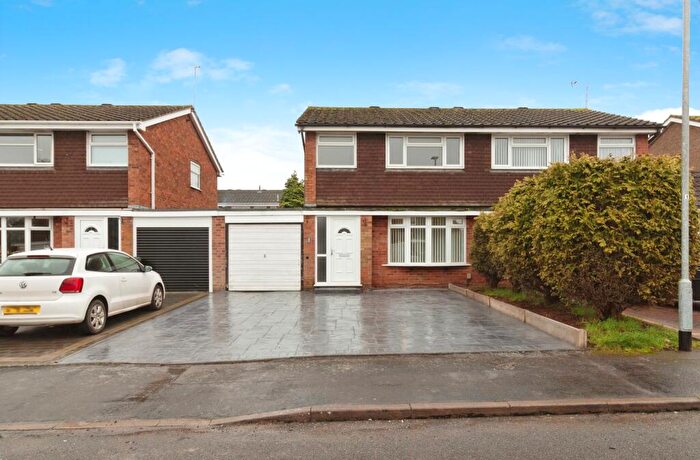 3 Bedroom House To Rent In Otterburn Close, ST17