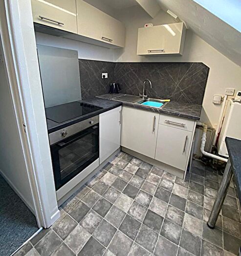 2 Bedroom Flat To Rent In Penarth Road, Cardiff, CF11