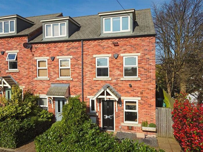 3 Bedroom End Of Terrace House To Rent In Broadgate Lane, Horsforth, Leeds, LS18