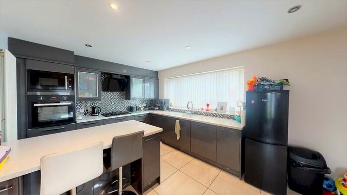 3 Bedroom Semi-Detached House To Rent In Preston Way, Monk Bretton, Barnsley, S71