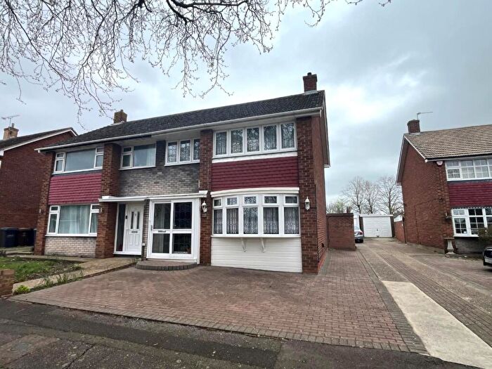 3 Bedroom Semi Detached House For Sale In Cimba Wood, Gravesend, DA12