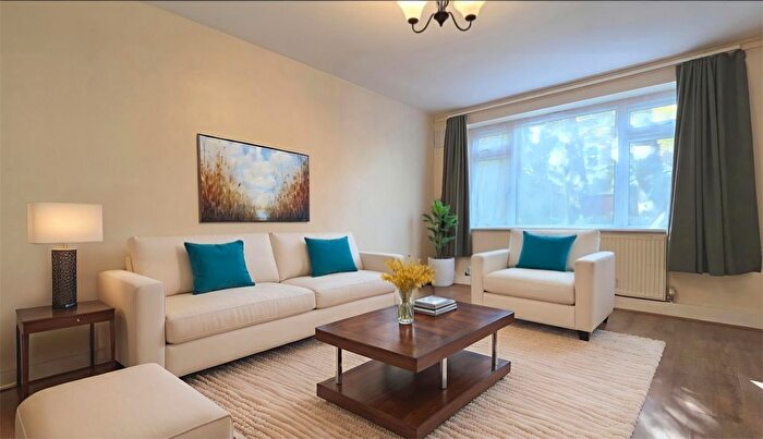 2 Bedroom Flat To Rent In Downs View Lodge, Amhurst Road, Hackney, E8