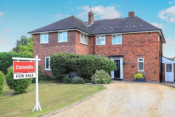 3 Bedroom Semi-Detached House For Sale In Warstones Drive, Warstones, Wolverhampton, WV4