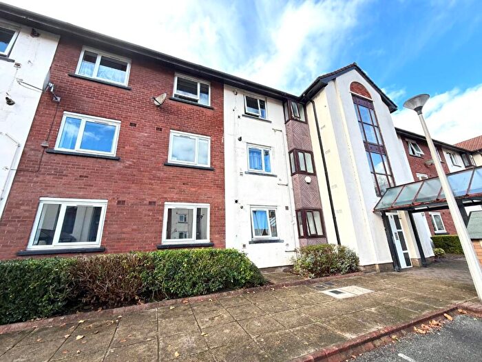 3 Bedroom Flat For Sale In Canterbury Gardens, Salford, M5