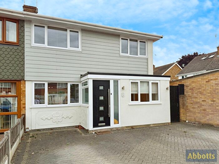 3 Bedroom Property To Rent In York Rise, Rayleigh, SS6
