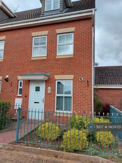 3 Bedroom Semi-Detached House To Rent In Woodward Avenue, Beeston, Nottingham, NG9