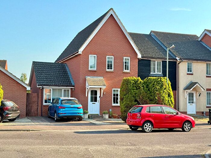3 Bedroom Link Detached House For Sale In Baird Grove, Grange Farm, Kesgrave, IP5