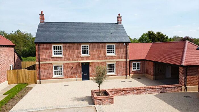 4 Bedroom Detached House For Sale In Aubreys Yard, Poulshot, SN10