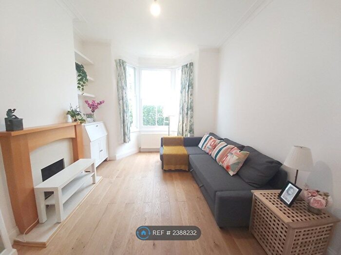 2 Bedroom Maisonette To Rent In Cambray Road, London, SW12