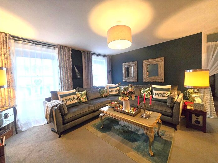 2 Bedroom Flat For Sale In Castle Terrace, Pembroke, Pembrokeshire, SA71