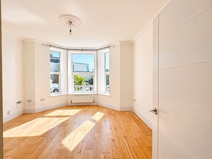 1 Bedroom Flat For Sale In Ashburnham Road, Hastings, TN35