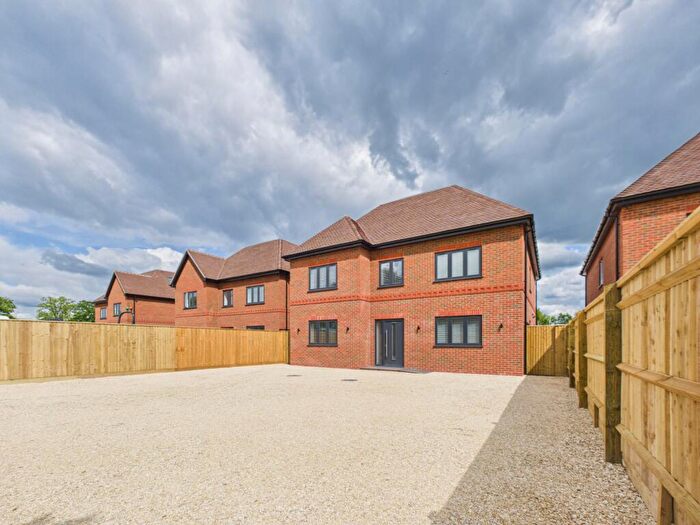 4 Bedroom Detached House To Rent In Aldermaston Road, Pamber Green, Tadley, RG26