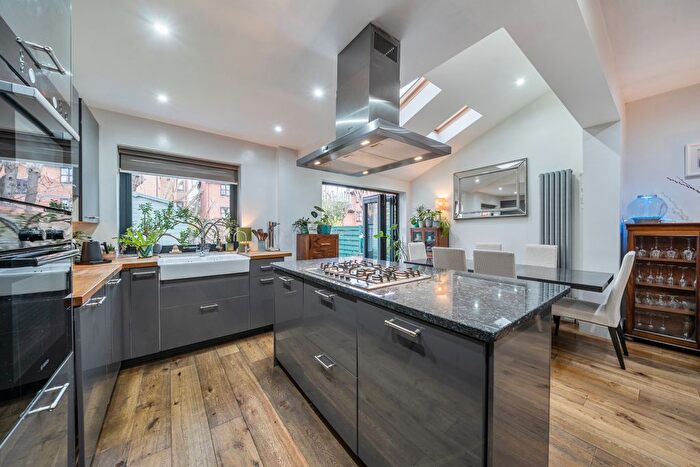 5 Bedroom Semi-Detached House For Sale In Westbourne Road, London, SE26