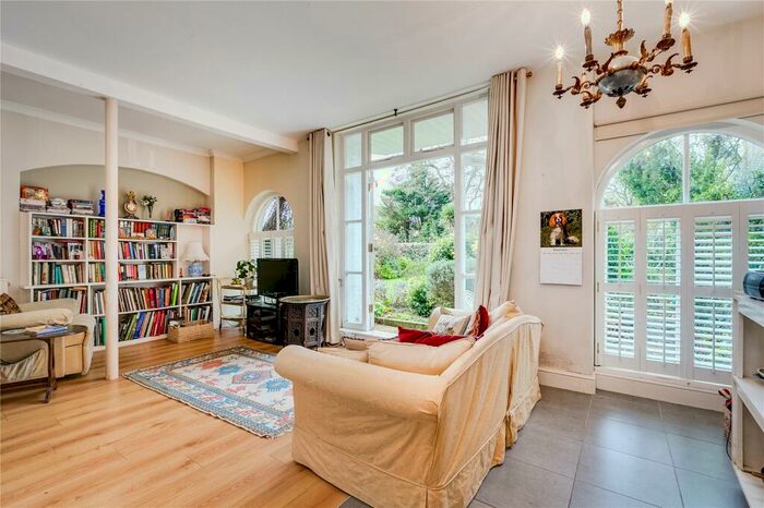 2 Bedroom Apartment To Rent In Castelnau, London, SW13
