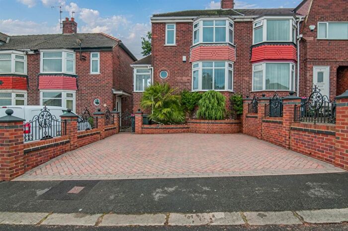 3 Bedroom Town House For Sale In Warren Mount, Kimberworth, Rotherham., S61