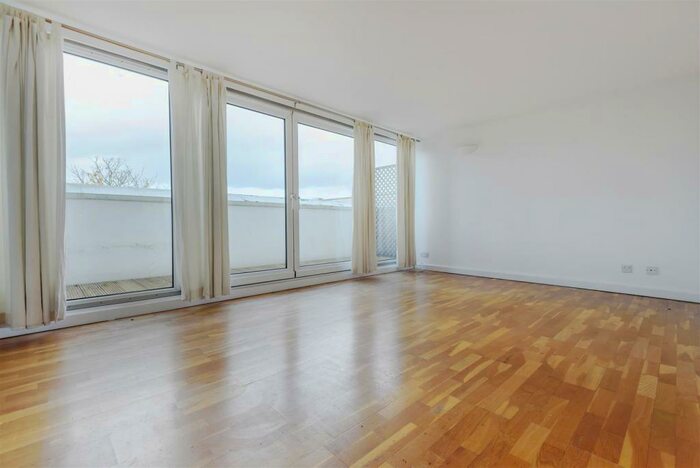 2 Bedroom Apartment To Rent In Athlone Square, Windsor, SL4