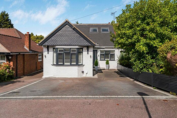 4 Bedroom Semi-Detached Bungalow For Sale In Wroxham Gardens, Potters Bar, EN6