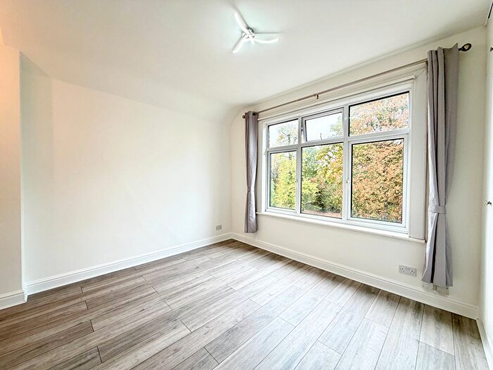 Studio To Rent In East End Road, London, N2