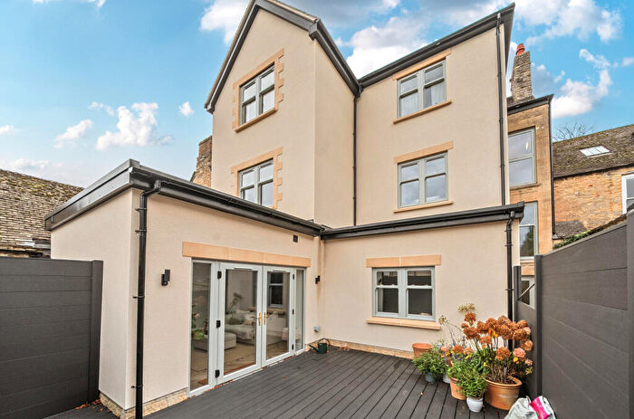 1 Bedroom Apartment For Sale In Church Green, Witney, Oxfordshire, OX28