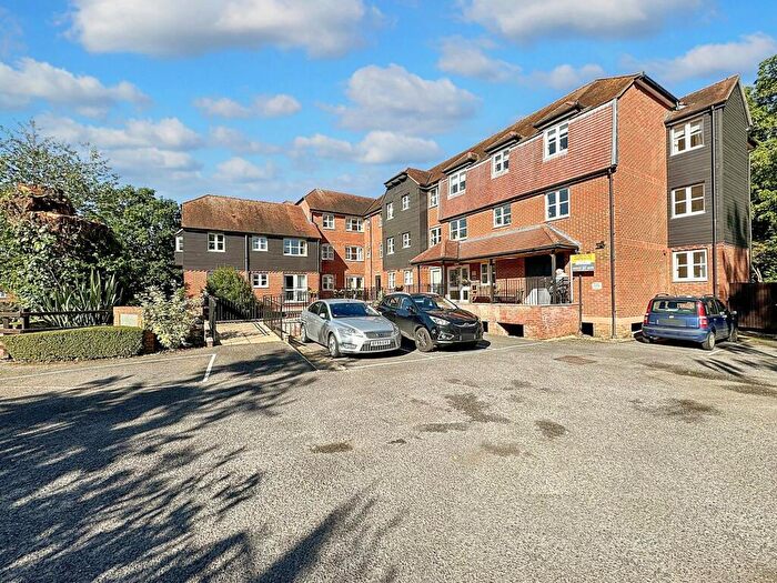 2 Bedroom Apartment For Sale In Mill Stream Court, Abingdon, OX14