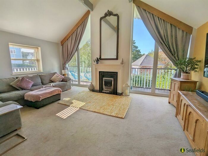 4 Bedroom Detached House For Sale In Quarry Stone Close, Binstead, PO33