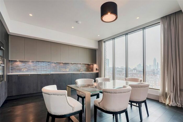 3 Bedroom Flat To Rent In Victoria Street, St James's Park, Westminster, London, SW1H