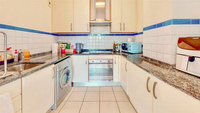 1 Bedroom Flat For Sale In Canberra Close, Hendon, London, NW4