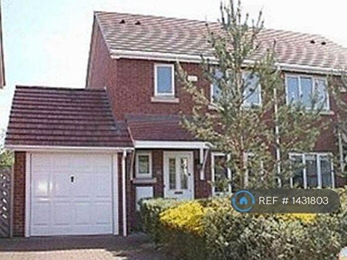 4 Bedroom Semi-Detached House To Rent In Gwynt Y Mor, Conwy, LL32