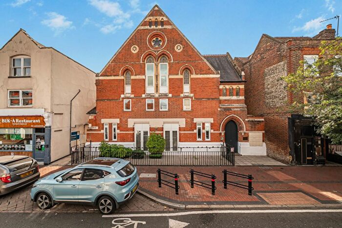 1 Bedroom Flat For Sale In - Guildford Street, Chertsey, Surrey, KT16