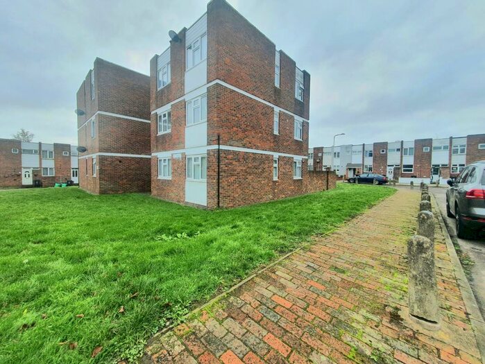 1 Bedroom Flat To Rent In Kielder Close, Ilford, IG6