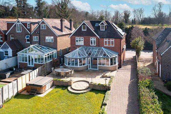 6 Bedroom Detached House For Sale In High Street, Nutfield, Redhill, RH1