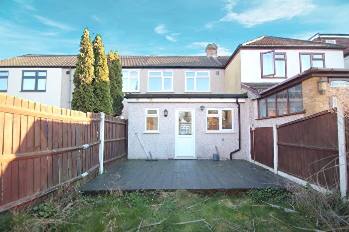3 Bedroom End Of Terrace House To Rent In Western Avenue, Dagenham, RM10