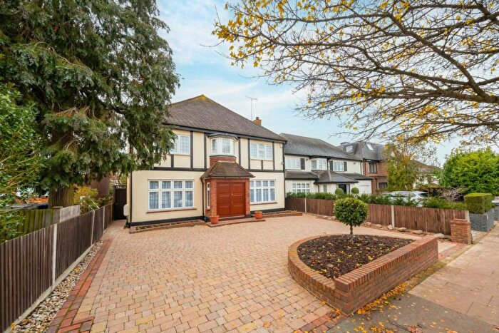 6 Bedroom Detached House To Rent In Bridge Lane, Golders Green, NW11