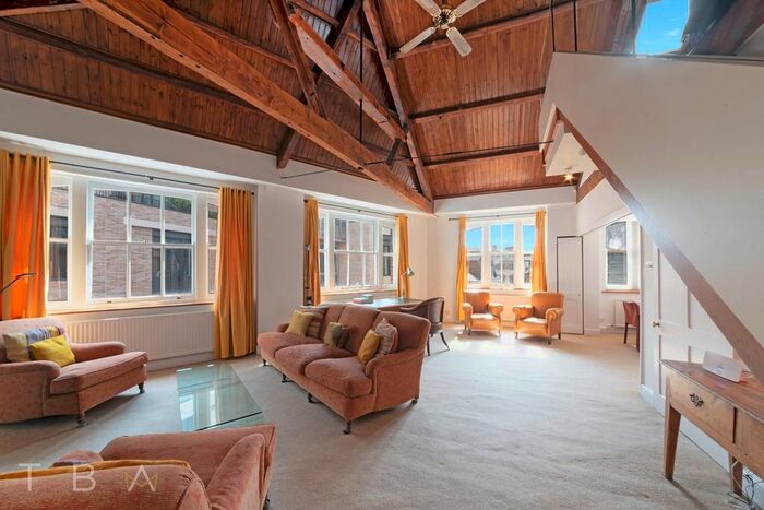 2 Bedroom Flat To Rent In Floral Street, London, WC2E