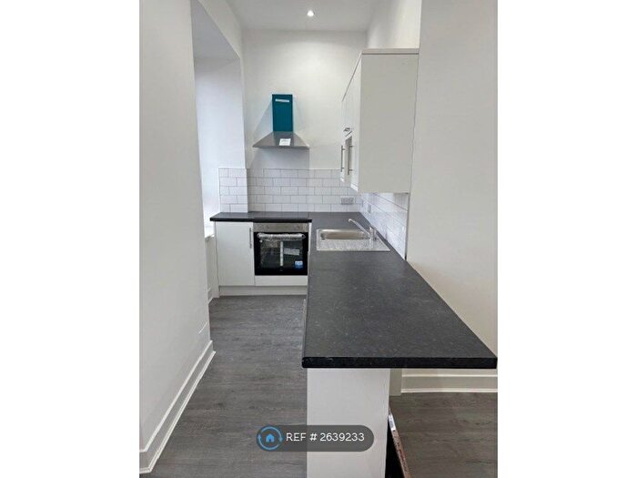 2 Bedroom Flat To Rent In Pollokshaws Road, Glasgow, G41