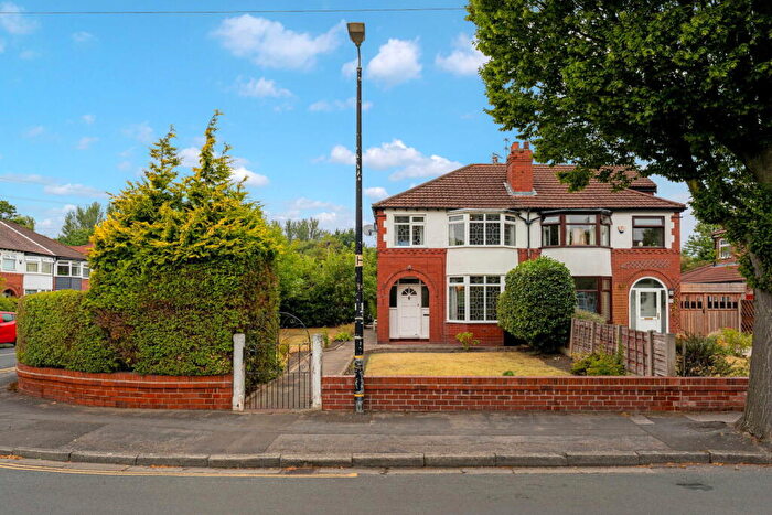3 Bedroom Semi-Detached House For Sale In Woodbourne Road, Sale, M33