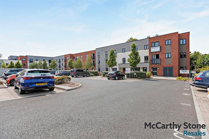 2 Bedroom Flat For Sale In Kingfisher Court, South Street, Taunton, TA1