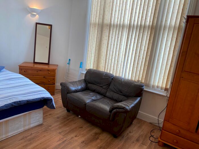 2 Bedroom Flat To Rent In Broad Lane, London N15