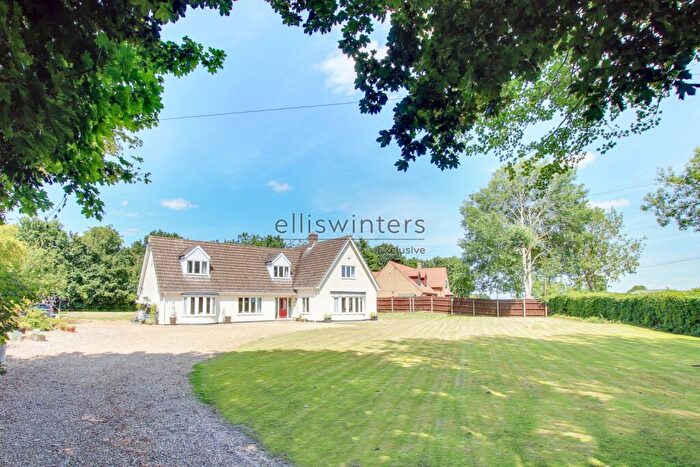 4 Bedroom Detached House For Sale In Fenstanton Road, Hilton, Cambs, PE28