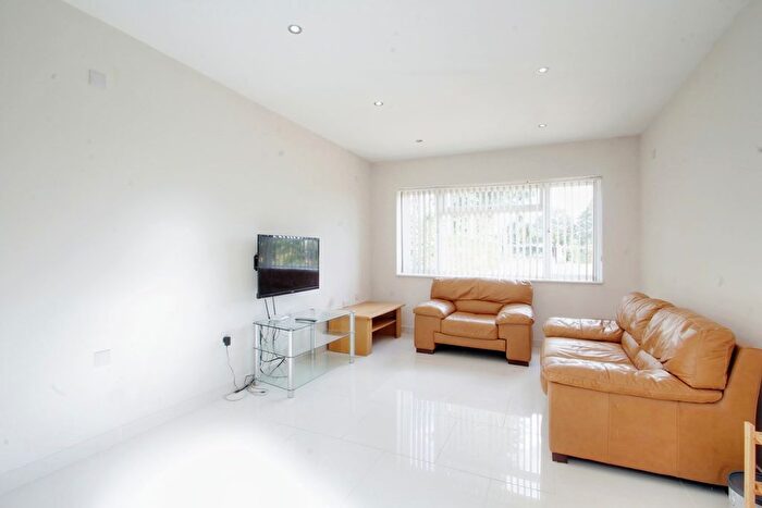 1 Bedroom Flat To Rent In Wood Lane, Iver Heath, SL0