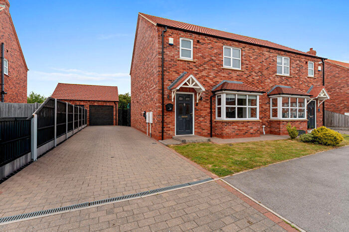 3 Bedroom Semi-Detached House For Sale In Runway Lane, Holton-Le-Clay, DN36