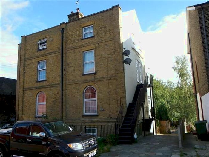 1 Bedroom Flat To Rent In Knockhall Road, Greenhithe, DA9