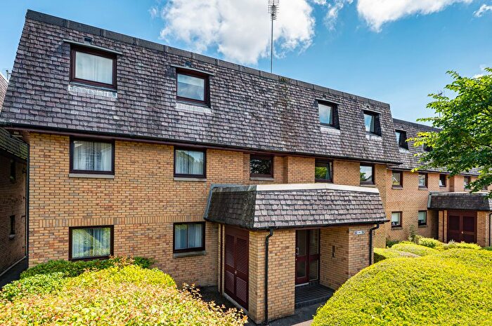 2 Bedroom Flat For Sale In Clober Road, Milngavie, Glasgow, G62